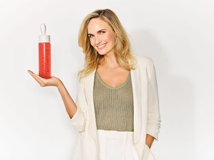 Patricia Kaiser mit BIOGENA Aesthetics Kollagen Drink