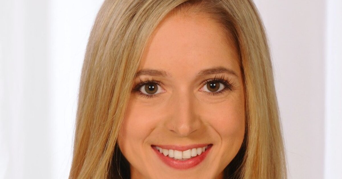 Dr. Anna Sternbauer Dr. Anna Sternbauer