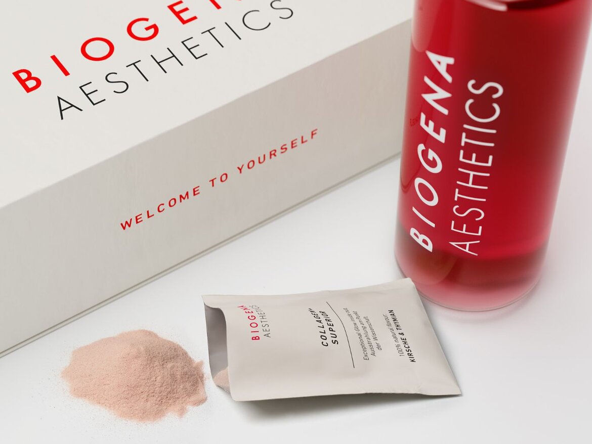 Collagene aperto + bustina Superior con accanto il flacone pieno di Aesthetics