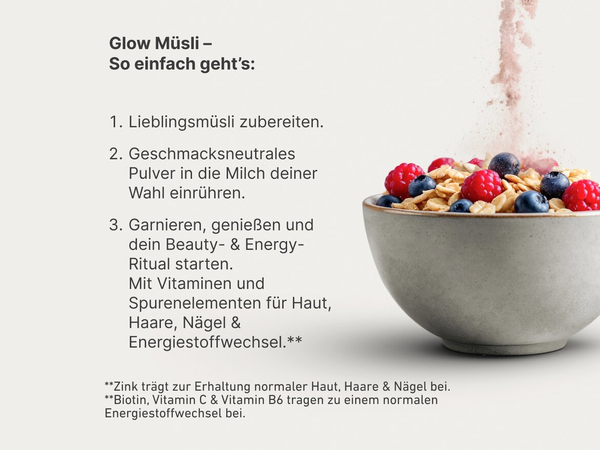 Eine Schale Müsli, garniert mit Beeren, mit Anweisungen, geschmacksneutrales BIOGENA Kollagenpulver hinzuzufügen, um ein Beauty- und Energieritual mit wichtigen Vitaminen und Mineralstoffen für Haut, Haare, Nägel und Stoffwechsel zu starten.
