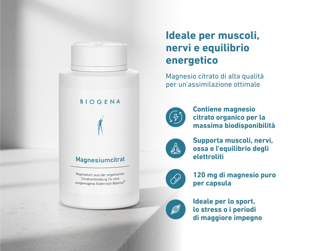 Bottiglia di Magnesio Citrato Biogena con informazioni sui benefici del prodotto, tra cui il supporto a muscoli, nervi e equilibrio energetico, l'alta biodisponibilità del magnesio citrato organico, e l'uso ideale per sport, stress o periodi di maggiore impegno.