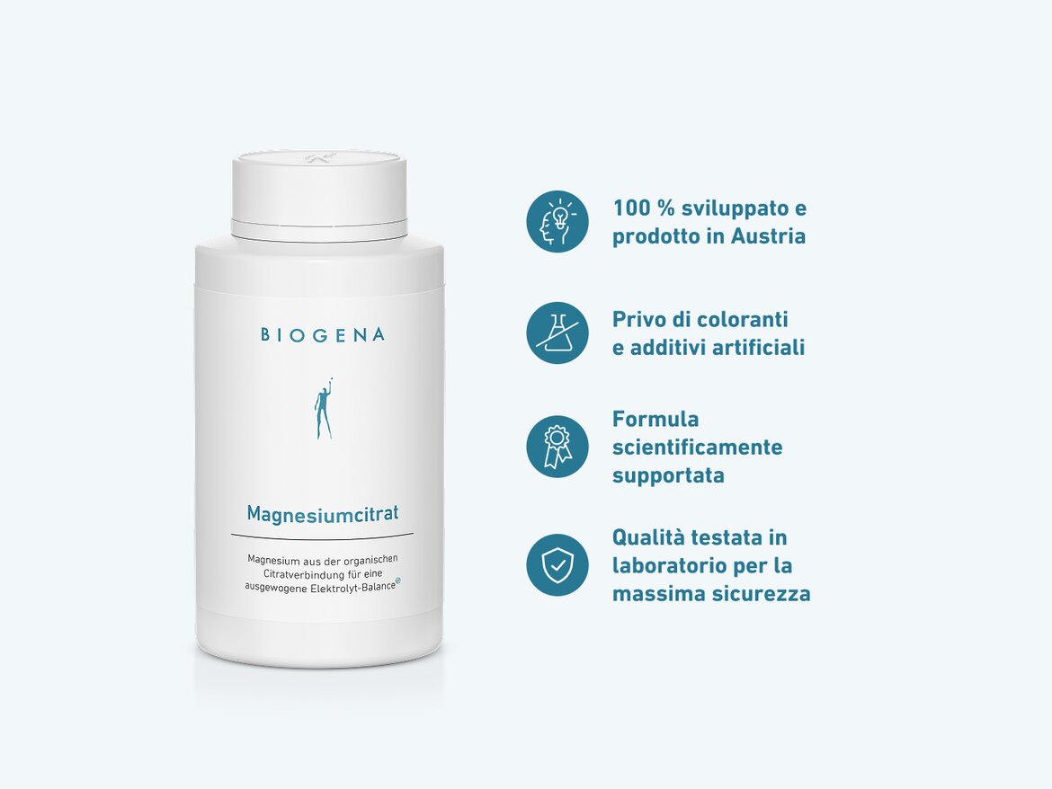 Bottiglia di Magnesio Citrato Biogena con informazioni sul prodotto, tra cui la produzione in Austria, l'assenza di coloranti e additivi artificiali, una formula scientificamente supportata e qualità testata in laboratorio.