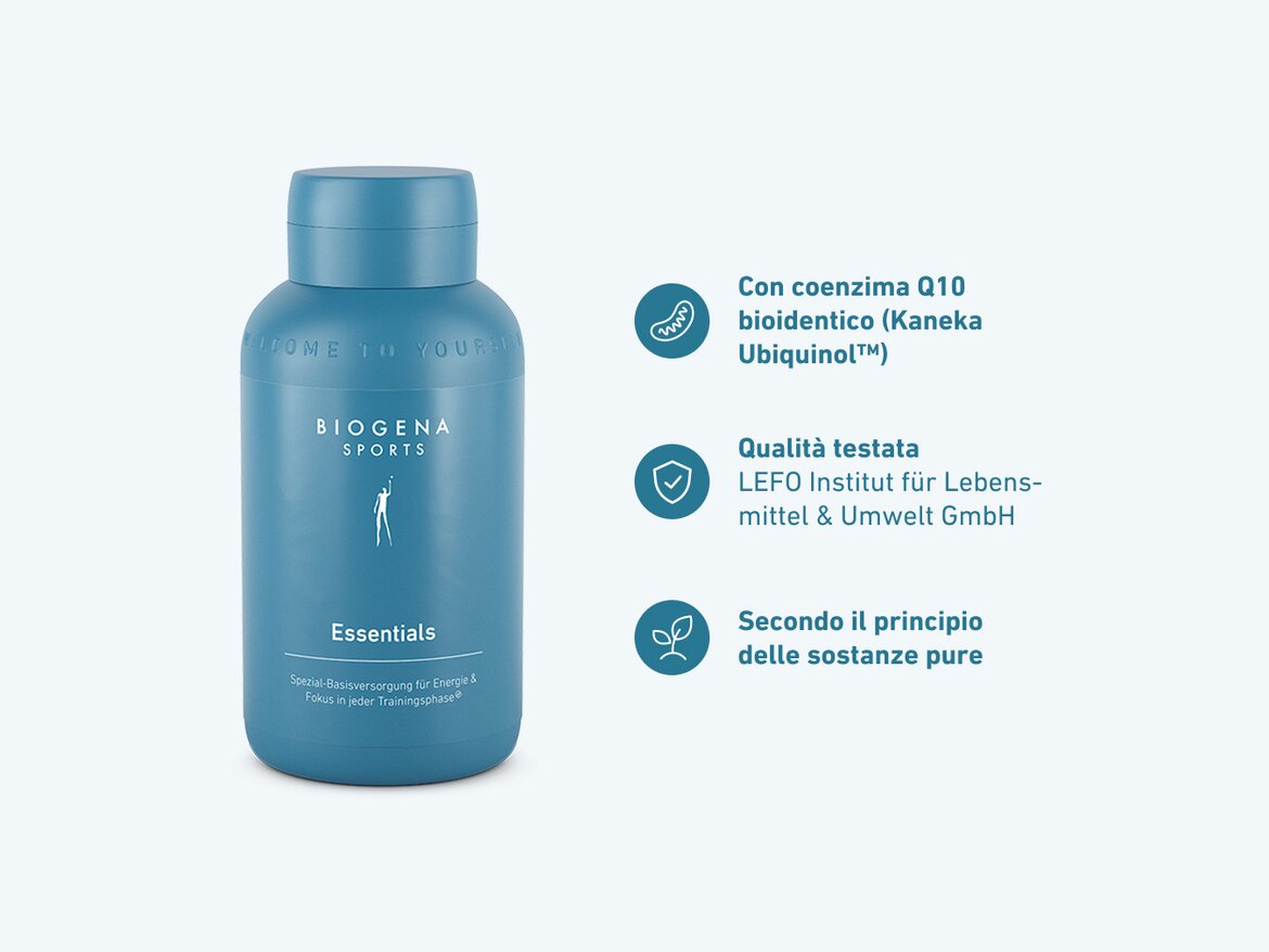 Flacone di BIOGENA SPORTS Essentials su sfondo chiaro. A destra, tre vantaggi con icone: con coenzima Q10 bioidentico (Kaneka Ubiquinol™), qualità testata dal LEFO Institut, conforme al principio delle sostanze pure.