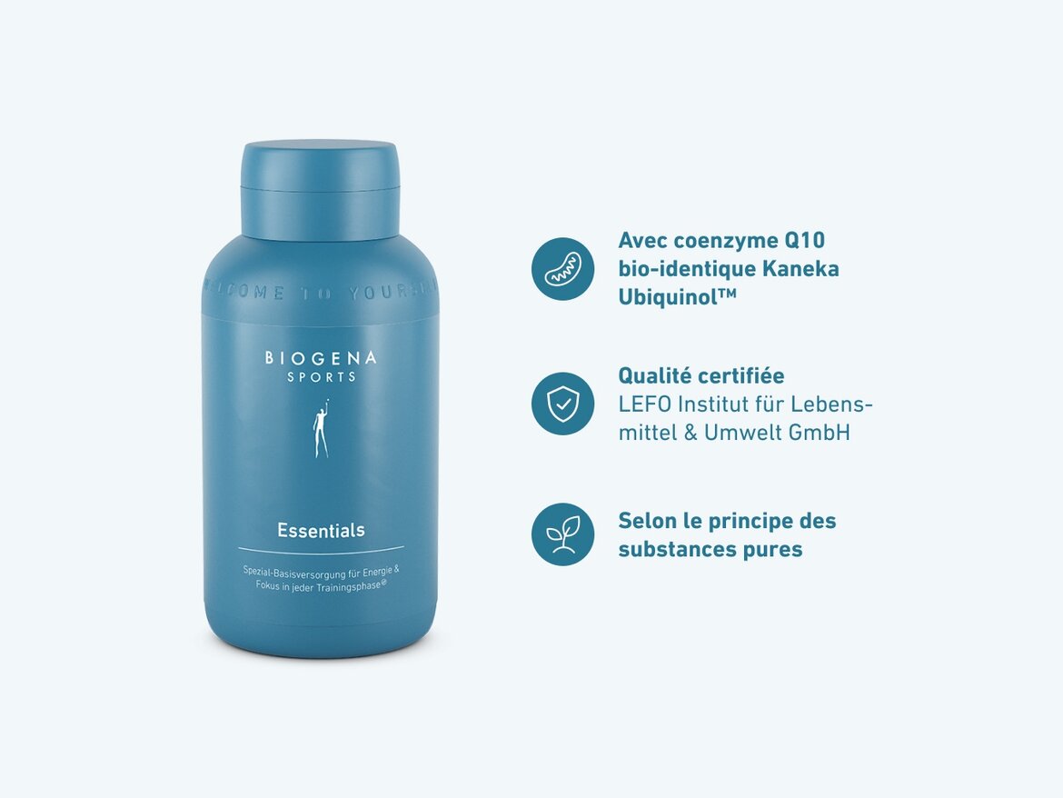 Flacon BIOGENA SPORTS Essentials en gros plan dans une salle de sport. À droite, texte expliquant les bienfaits : multivitamines pour énergie, concentration, force et endurance. Contient du magnésium, potassium et vitamine D pour la fonction musculaire normale, des vitamines pour la concentration, et se présente sous forme de gélules pratiques à emporter.